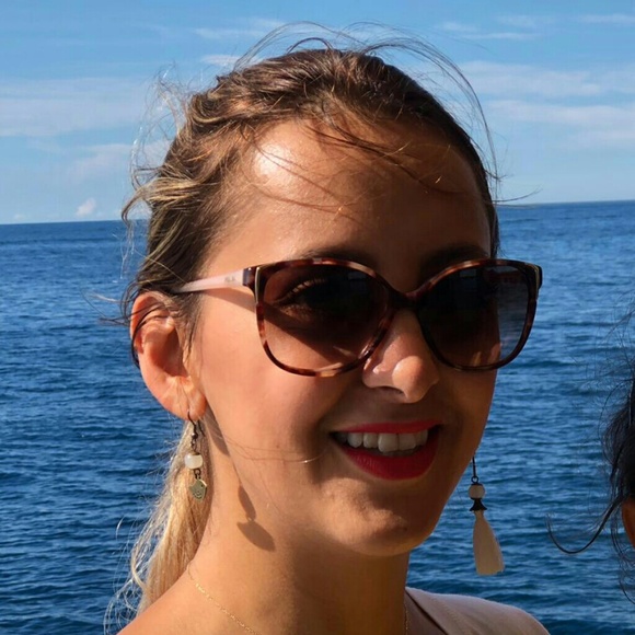 Meet your Posher, Tara - Picture 1 of 1